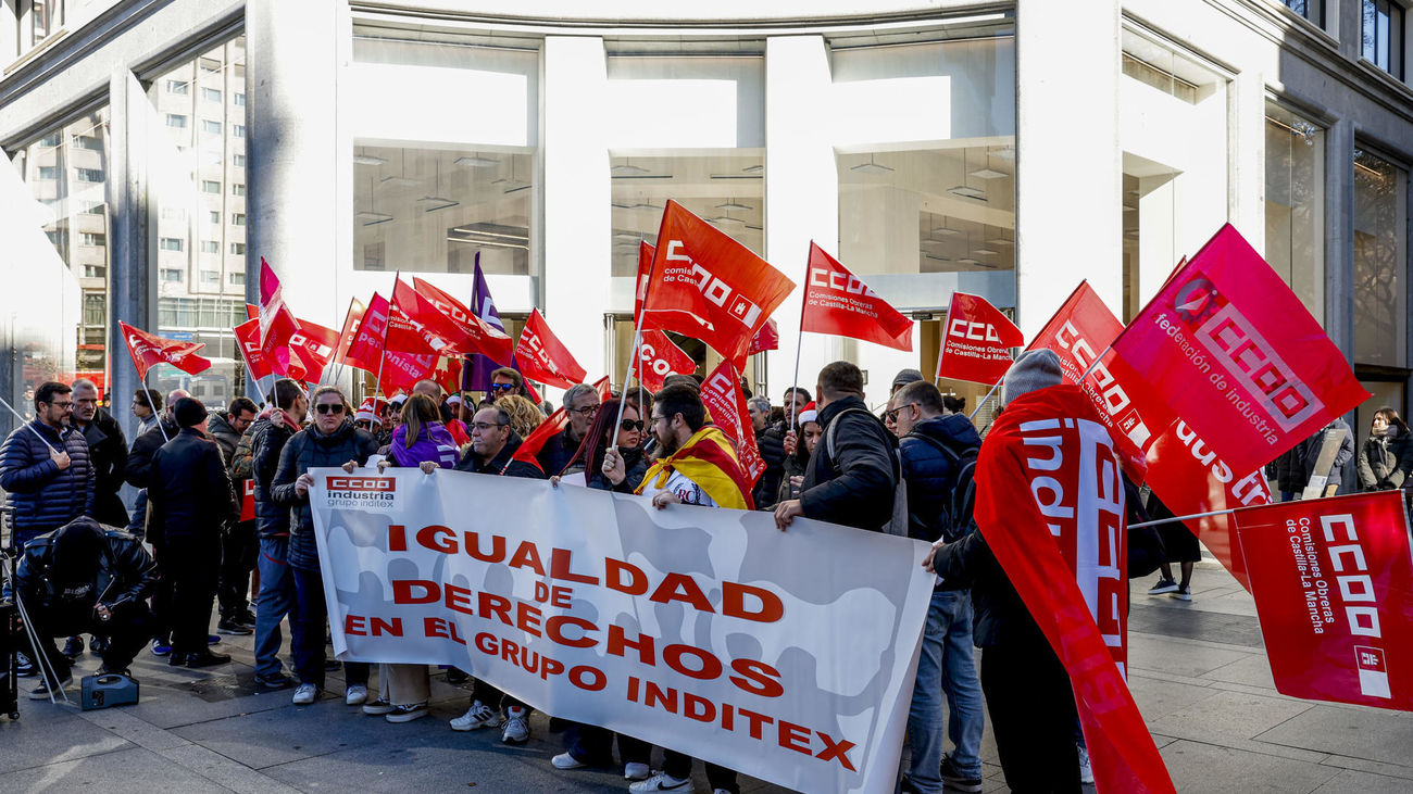 Miembros de las plataformas logísticas de Inditex se concentran en Plaza de España