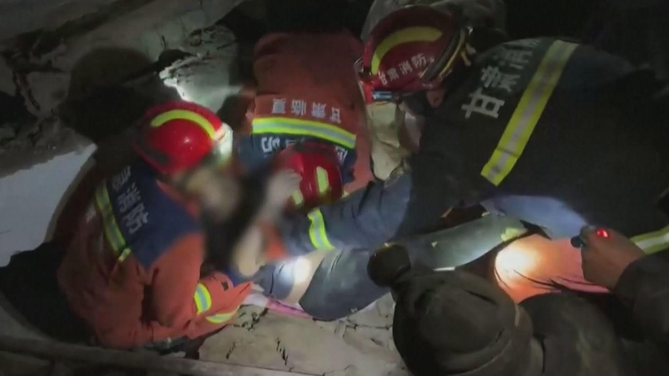 Un terremoto sacude el noroeste de China y deja más de un centenar de muertos