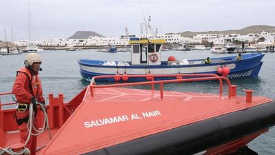 Salvamento Marítimo rescata a 145 personas de tres neumáticas y las desembarca en Lanzarote