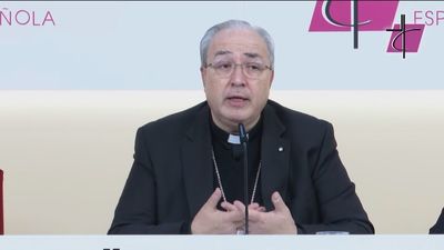 La Conferencia Episcopal delega en cada obispo la forma de proceder tras la autorización para bendecir a parejas gays
