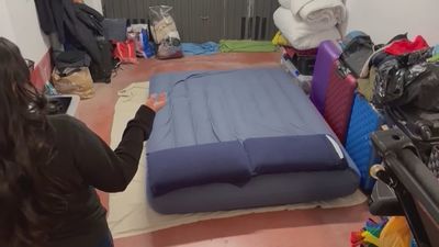 Los más de 100 vecinos afectados por el socavón de Aranjuez aún no han sido realojados