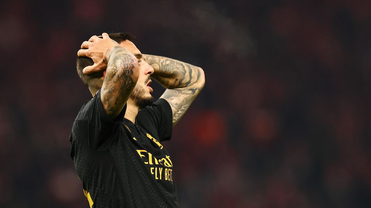 Joselu no entrena por fiebre, pero estará contra el Alavés