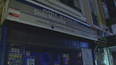 En Doña Manolita hasta última hora para comprar Lotería de Navidad