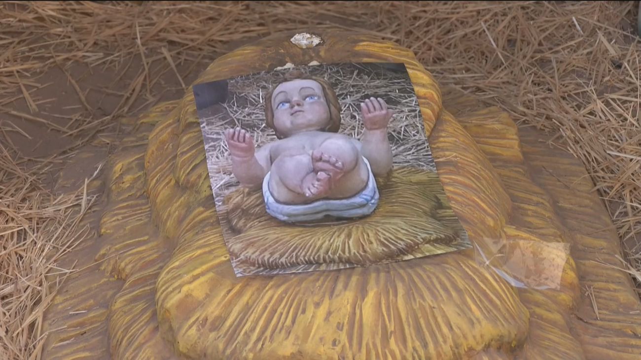 Vecinos de Benimaclet sustituyen el niño Jesús del Belén por una fotografía