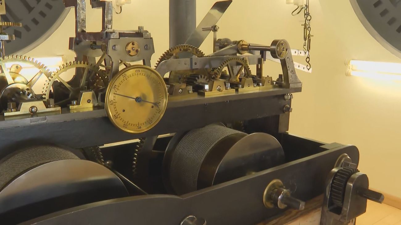 El reloj de la Puerta del Sol se pone a punto para las campanadas