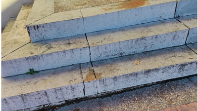 Vandalizan la Concejalía de Igualdad de Parla al lanzar tomates a la fachada