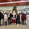 Papá Noel y el alcalde visitan a 78 niños y recién nacidos del Hospital de Fuenlabrada