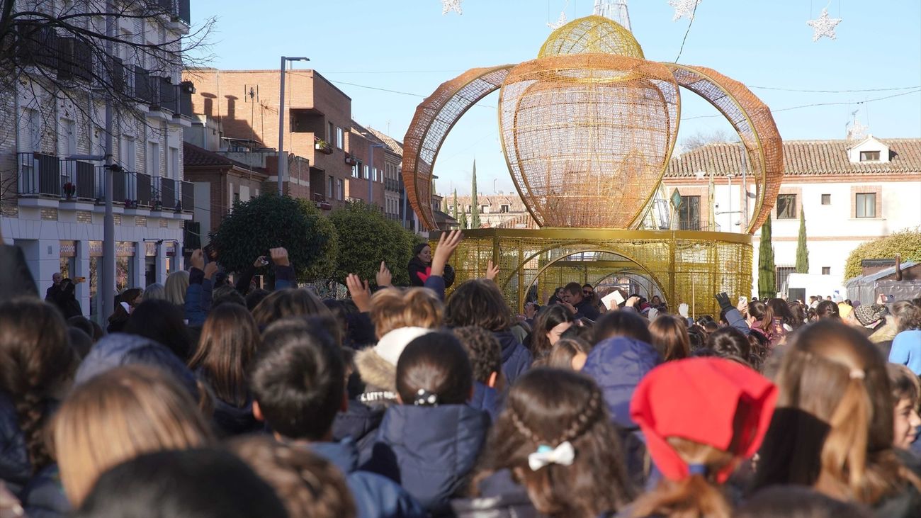 600 pastorcillos realizan el 'Camino de Belén' por la calle Real de Las Rozas