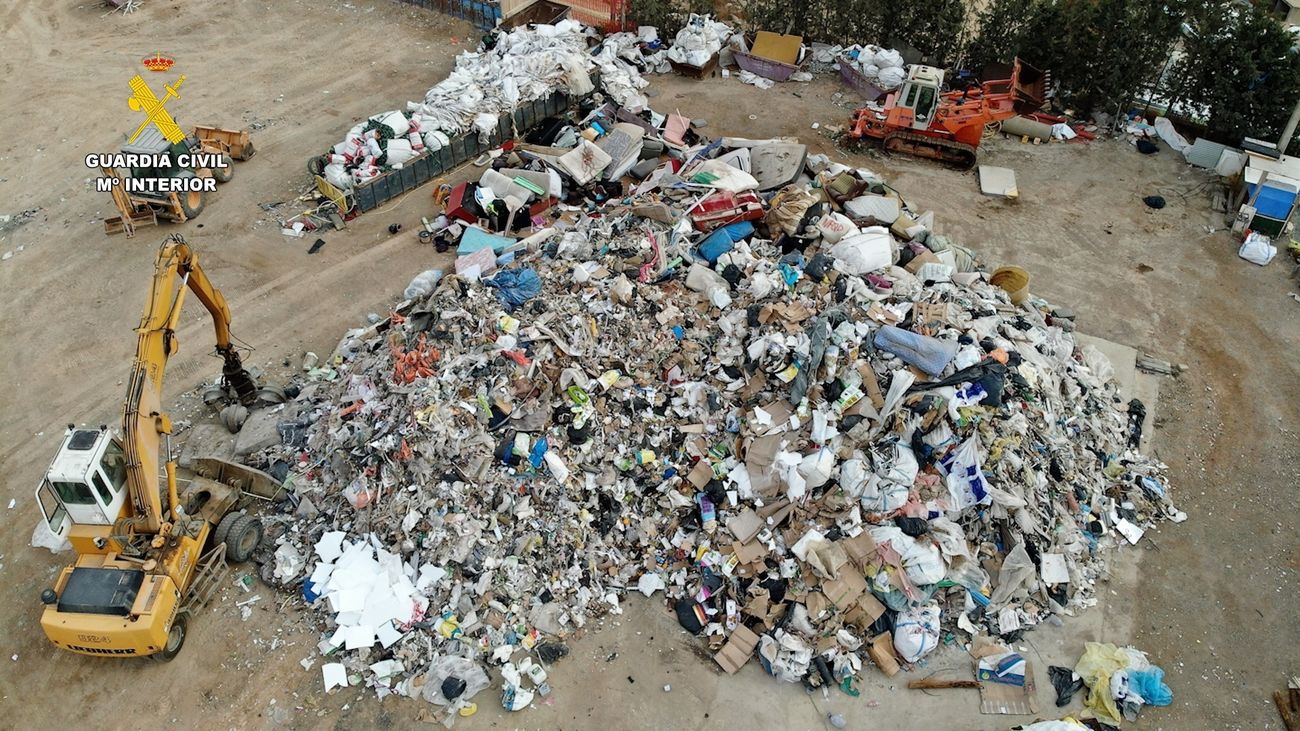 La Guardia Civil desarticula una organización criminal dedicada al tráfico ilegal de residuos peligrosos