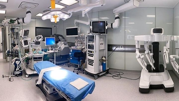 Quirófano con un robot Da Vinci / EUROPA PRESS