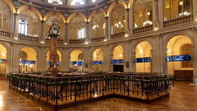 El Ibex pierde fuelle en el inicio de semana y queda por debajo de los 10.600