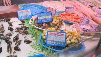 Los madrileños apuran las últimas compras para la cena de Nochebuena