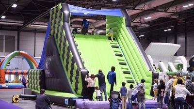 Circo, deportes, videojuegos, música... Juvenalia vuelve a Madrid por Navidad