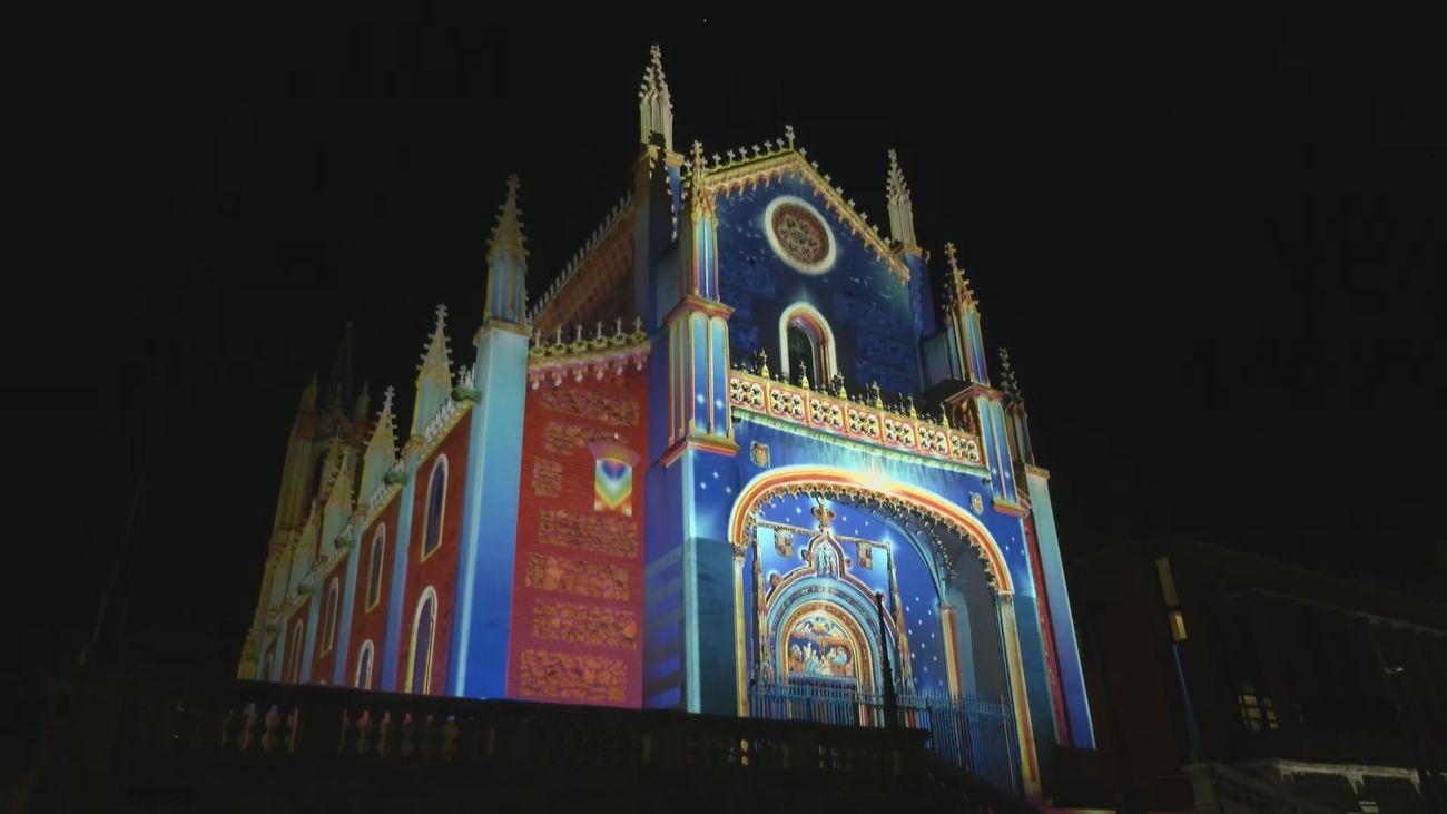 Una proyección llena de luz y color uno de los templos más emblemáticos de Madrid