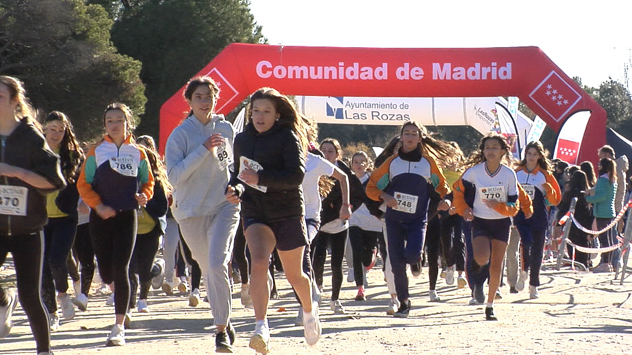 Unos 3.000 alumnos de Las Rozas corren contra el cáncer infantil
