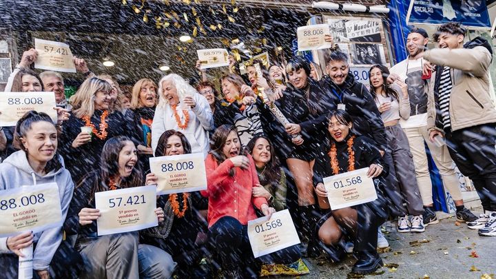 Doña Manolita celebra la 'lluvia' de premios / EUROPA PRESS