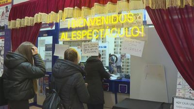 Últimos rezagados en comprar lotería de Navidad
