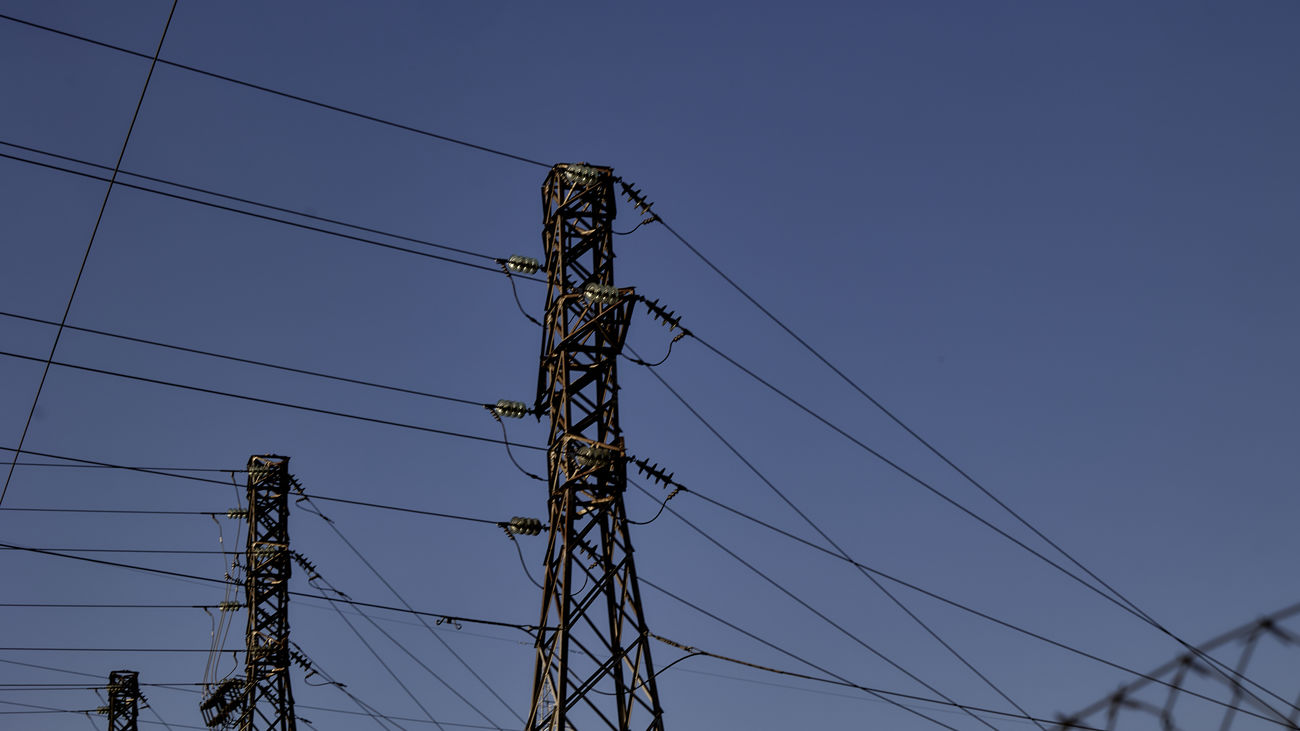 El precio de la luz se dispara cerca de un 50%, a los 69,17 euros