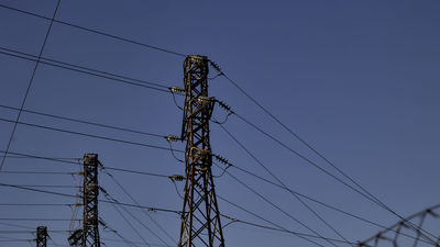 El precio de la luz se dispara cerca de un 50%, a los 69,17 euros