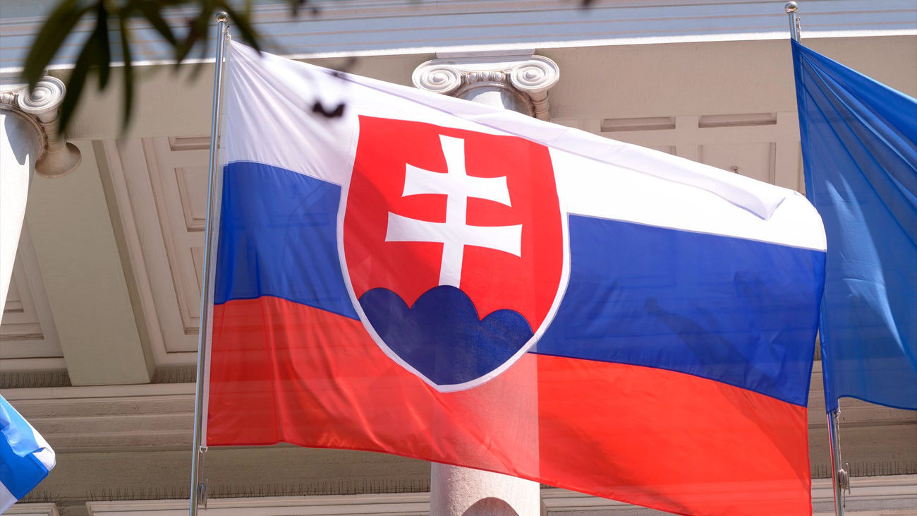 La bandera de Eslovaquia