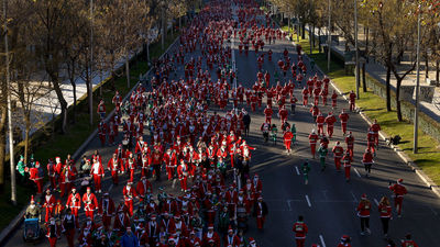 7.000 'Papás Noel' han corrido en Madrid con un fin solidario