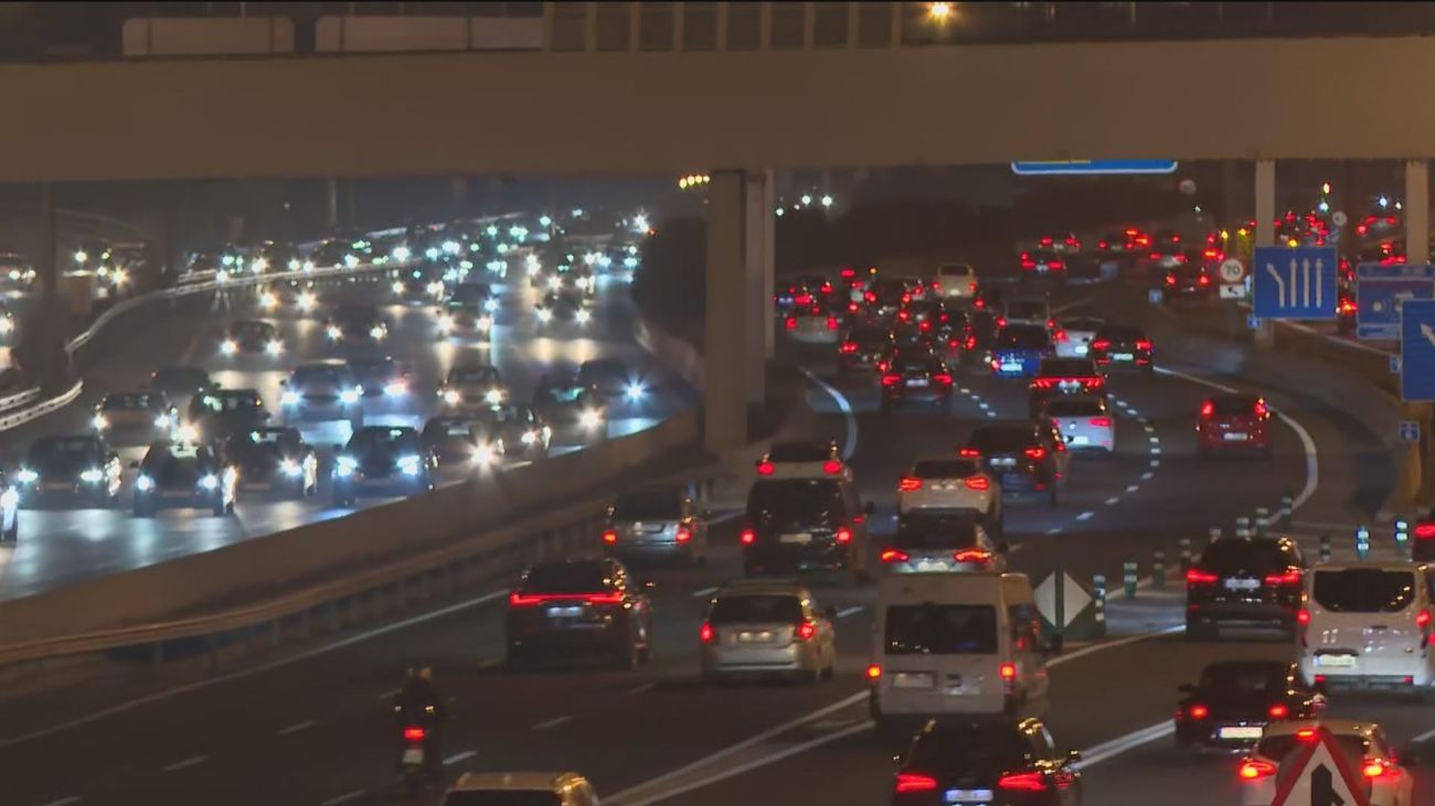 Tarde de mucho tráfico en las carreteras madrileñas