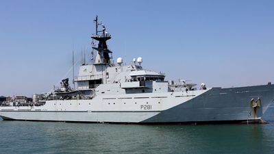 La marina británica alerta de dos explosiones cerca de un barco frente a la costa de Yemen