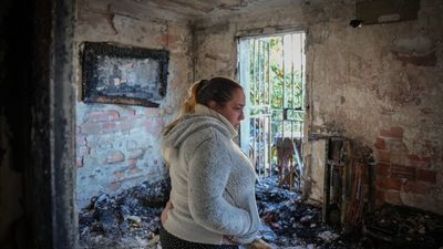 La inquilina del piso incendiado en Sevilla: "No hemos podido salvar nada"