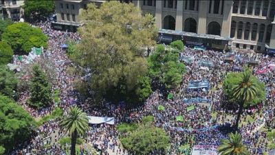 Convocan huelga general en Argentina contra las reformas del Gobierno Milei