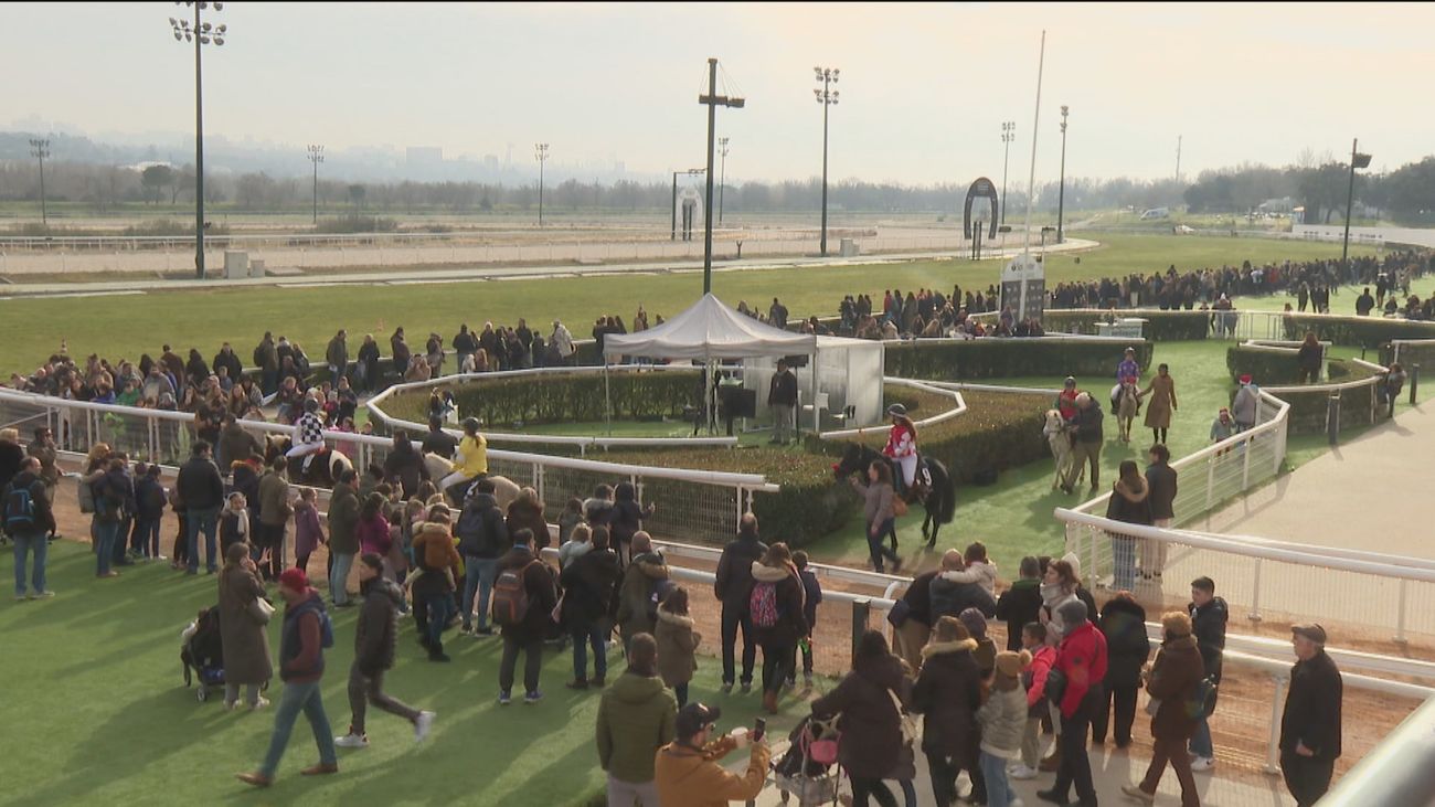 Jinetes infantiles, acrobacias y hasta los Reyes Magos en el 'día de la familia' del Hipódromo de La Zarzuela