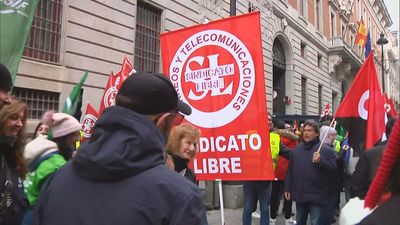 Sindicatos protestan ante Hacienda por el “deterioro” de Correos en Madrid