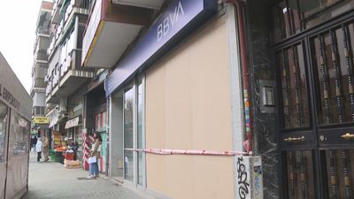 Unos ladrones revientan con la 'bomba del pizzero' un cajero automático de Carabanchel