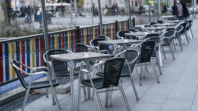 Los plazos para bares y restaurantes de Madrid para quitar las terrazas Covid en bandas de aparcamiento