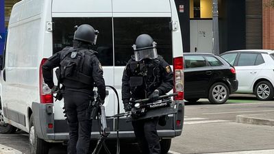 La Policía accede a la vivienda del hombre que se había atrincherado en Benimaclet, Valencia
