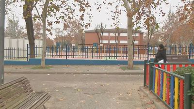 Una patrulla de la Policía Nacional salva la vida a un menor apuñalado por dos Trinitarios