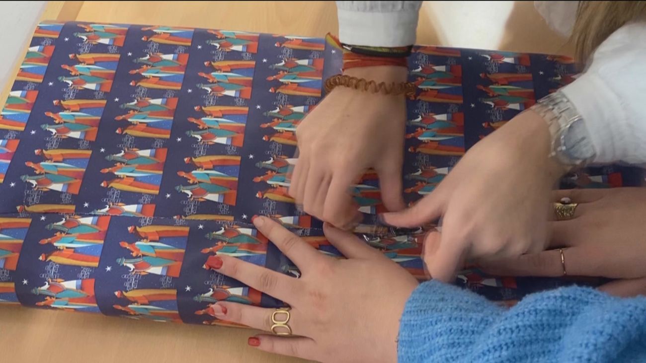 Los 'Reyes Magos de verdad' trabajan para que nadie se quede sin regalo