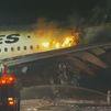 Cinco muertos y casi 400 evacuados tras un incendio en un avión en Tokio