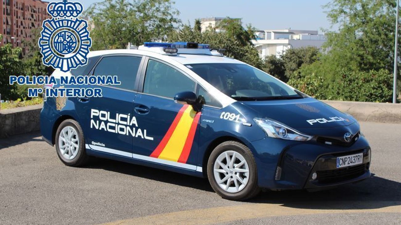 A man tries to kill his partner in Orense and then falls out of a window