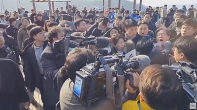 Apuñalado en el cuello el líder del principal partido de la oposición en Corea del Sur