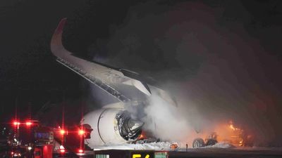 Japón pone en marcha la investigación sobre el choque de dos aviones en Tokio