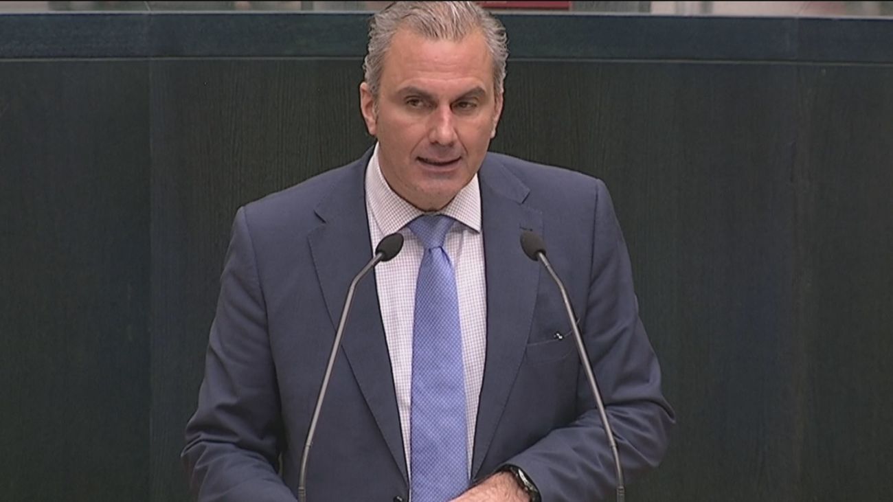 Ortega Smith, reprobado por la izquierda y el PP por lanzar una botella a Rubiño