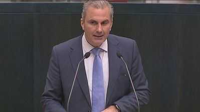 Ortega Smith, reprobado por la izquierda y el PP por lanzar una botella a Rubiño