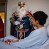 Los Reyes Magos reparten regalos e ilusión en el Hospital Ramón y Cajal