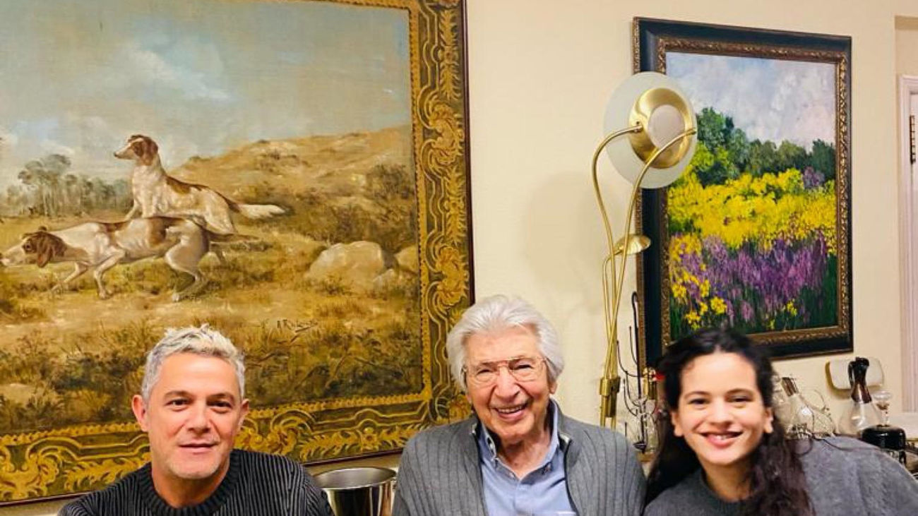 Rosalía y Alejandro Sanz sorprenden a Manuel Alejandro