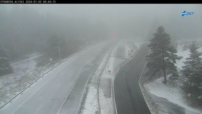 La nieve obliga a transitar con precaución en la M-601 en Navacerrada