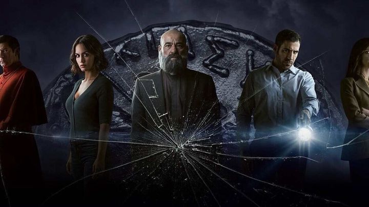 30 monedas ( HBO) / Dos hasta las dos