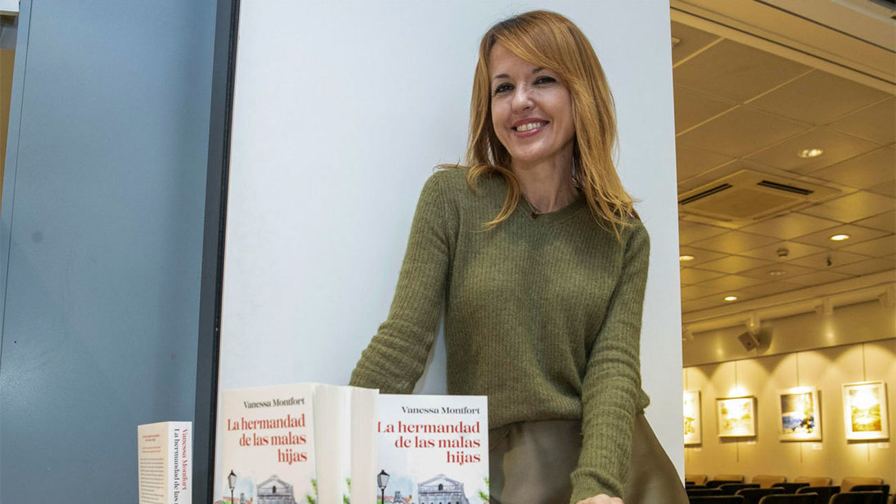 Vanesa Monfort nos presenta su novela 'La hermandad de las malas hijas