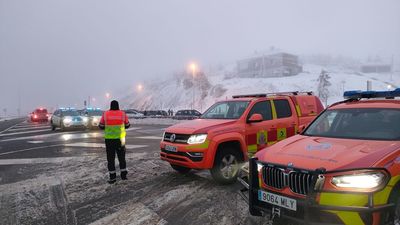 Los madrileños acuden en masa a la Sierra en busca de la nieve