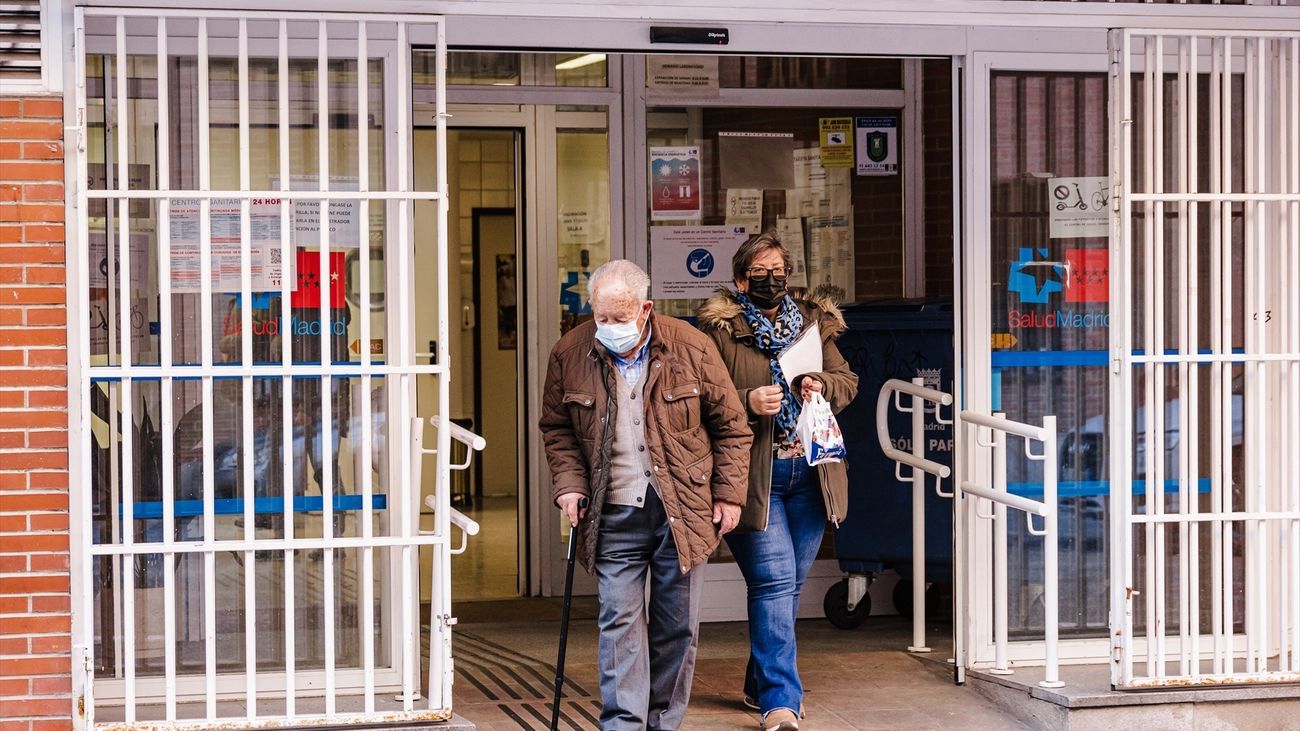 Sanidad pedirá el uso obligatorio de mascarilla en centros sanitarios por el pico de gripe