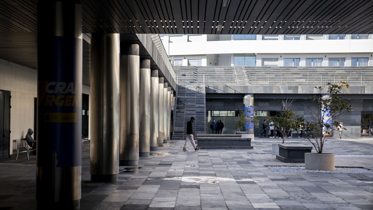 Madrid reivindica que es región "solidaria", pero exige información sobre el reparto de migrantes